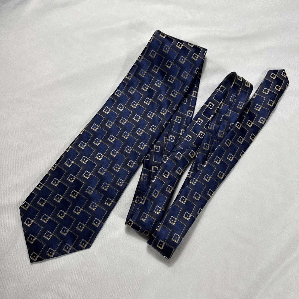 PAUL DIONE Men's 100% Silk Classic Necktie‎ Designer CHECKERED Navy Blue EUC